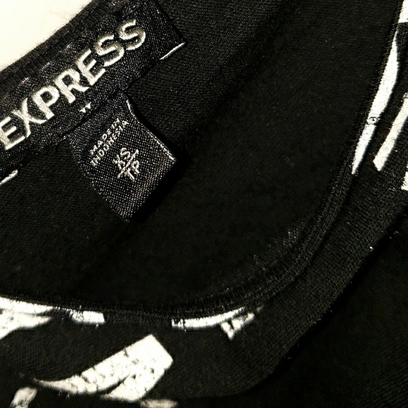 Express Black/White Top, Size XSmall - Picture 4 of 4